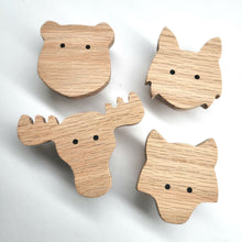 Lade das Bild in den Galerie-Viewer, Wandhaken "Nordische Tiere" aus Eichenholz