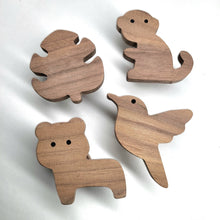Lade das Bild in den Galerie-Viewer, Wandhaken "Dschungel" aus Walnussholz