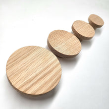 Lade das Bild in den Galerie-Viewer, Wandhaken "Rund" aus Eichenholz