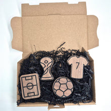 Lade das Bild in den Galerie-Viewer, Möbelgriffe "Fußball" aus Walnussholz