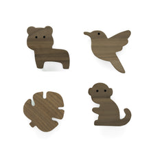 Lade das Bild in den Galerie-Viewer, Möbelgriffe "Dschungel Tiere" aus Walnussholz