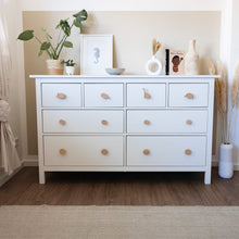 Lade das Bild in den Galerie-Viewer, Möbelgriffe "Afrikanische Tiere" aus Eichenholz