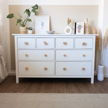 Lade das Bild in den Galerie-Viewer, Möbelgriffe "Märchen" aus Eichenholz