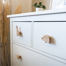 Lade das Bild in den Galerie-Viewer, Möbelgriffe "Afrikanische Tiere" aus Eichenholz