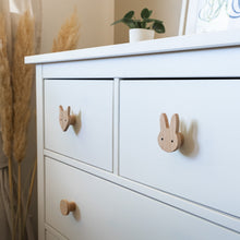 Lade das Bild in den Galerie-Viewer, Möbelgriffe "Heimische Tiere" aus Eichenholz