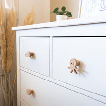 Lade das Bild in den Galerie-Viewer, Möbelgriffe "Meerestiere" aus Eichenholz