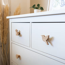 Lade das Bild in den Galerie-Viewer, Handgemachte Möbelgriffe ,,Dschungel Tiere" aus Eichenholz