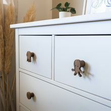 Lade das Bild in den Galerie-Viewer, Möbelgriffe "Meerestiere" aus Walnussholz