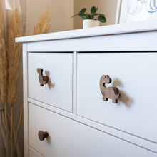 Lade das Bild in den Galerie-Viewer, Möbelgriffe "Dinosaurier" aus Walnussholz
