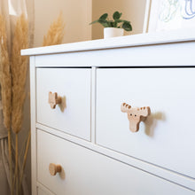 Lade das Bild in den Galerie-Viewer, Möbelgriffe "Skandinavische Tiere" aus Eichenholz