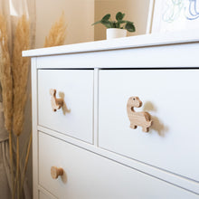 Lade das Bild in den Galerie-Viewer, Möbelgriffe "Dinosaurier" aus Eichenholz