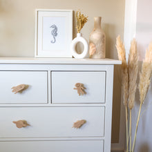 Lade das Bild in den Galerie-Viewer, Möbelgriffe "Weltraum" aus Eichenholz