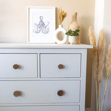 Lade das Bild in den Galerie-Viewer, Möbelgriffe "Rund" aus Walnussholz