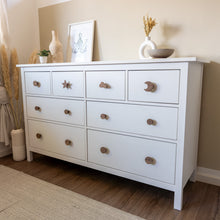 Lade das Bild in den Galerie-Viewer, Möbelgriffe "Sonne, Mond und Sterne" aus Walnussholz