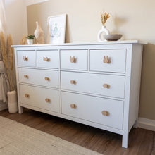 Lade das Bild in den Galerie-Viewer, Möbelgriffe "Heimische Tiere" aus Eichenholz