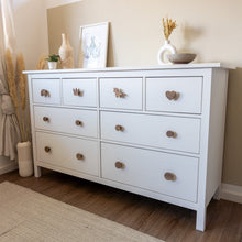 Lade das Bild in den Galerie-Viewer, Möbelgriffe "Märchen" aus Walnussholz