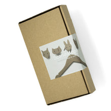 Lade das Bild in den Galerie-Viewer, Personalisierte Wandhaken aus Walnuss, rund