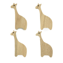 Lade das Bild in den Galerie-Viewer, Möbelgriffe "Afrikanische Tiere" aus Eichenholz