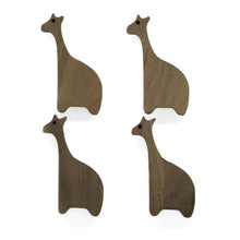 Lade das Bild in den Galerie-Viewer, Möbelgriffe "Afrikanische Tiere" aus Walnussholz