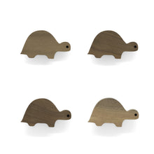 Lade das Bild in den Galerie-Viewer, Möbelgriffe "Meerestiere" aus Walnussholz