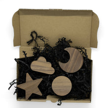 Lade das Bild in den Galerie-Viewer, Wandhaken "Sonne, Mond & Sterne" Walnuss