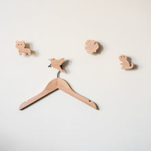 Lade das Bild in den Galerie-Viewer, Wandhaken "Dschungel" aus Eichenholz