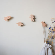 Lade das Bild in den Galerie-Viewer, Wandhaken ,,Weltraum" aus Eichenholz