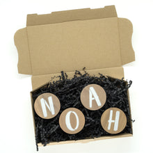 Lade das Bild in den Galerie-Viewer, Personalisierte Möbelgriffe aus Walnuss, rund