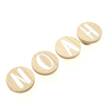 Lade das Bild in den Galerie-Viewer, Personalisierte Wandhaken aus Eiche, rund