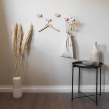 Lade das Bild in den Galerie-Viewer, Wandhaken "Bauernhof Tiere" aus Eichenholz