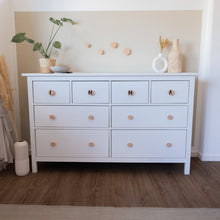 Lade das Bild in den Galerie-Viewer, Personalisierte Möbelgriffe aus Eiche, rund