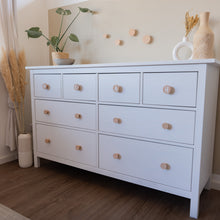 Lade das Bild in den Galerie-Viewer, Personalisierte Möbelgriffe aus Eiche, rund