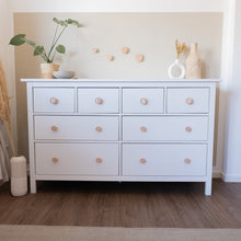 Lade das Bild in den Galerie-Viewer, Personalisierte Möbelgriffe aus Eiche, rund