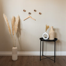 Lade das Bild in den Galerie-Viewer, Personalisierte Wandhaken aus Walnuss, rund