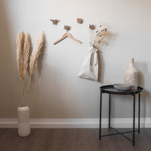 Lade das Bild in den Galerie-Viewer, Wandhaken "Nordische Tiere" aus Walnussholz