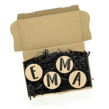 Lade das Bild in den Galerie-Viewer, Personalisierte Wandhaken aus Eiche, rund