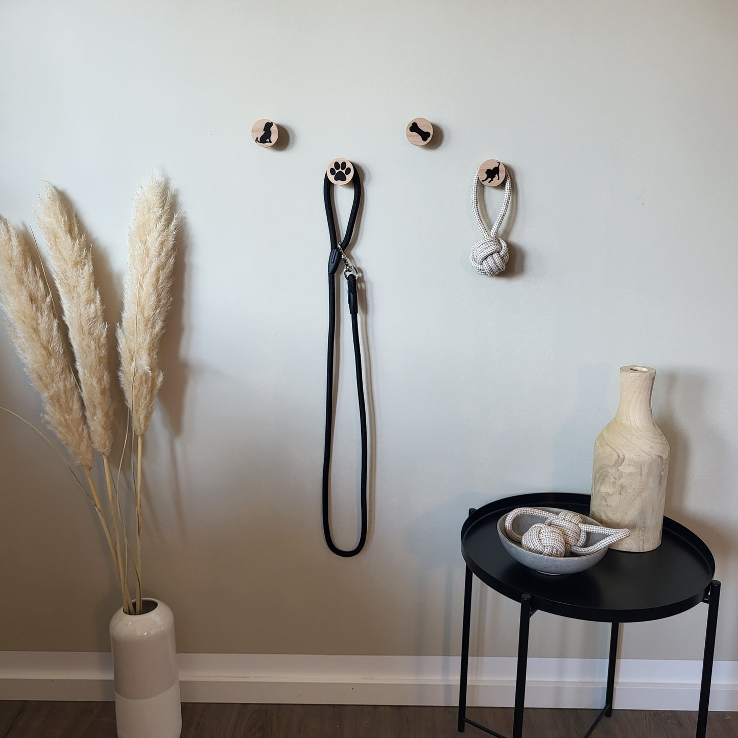 Hunde Wandhaken / Hundegarderobe / Leinenhalter aus massivem Eichenholz