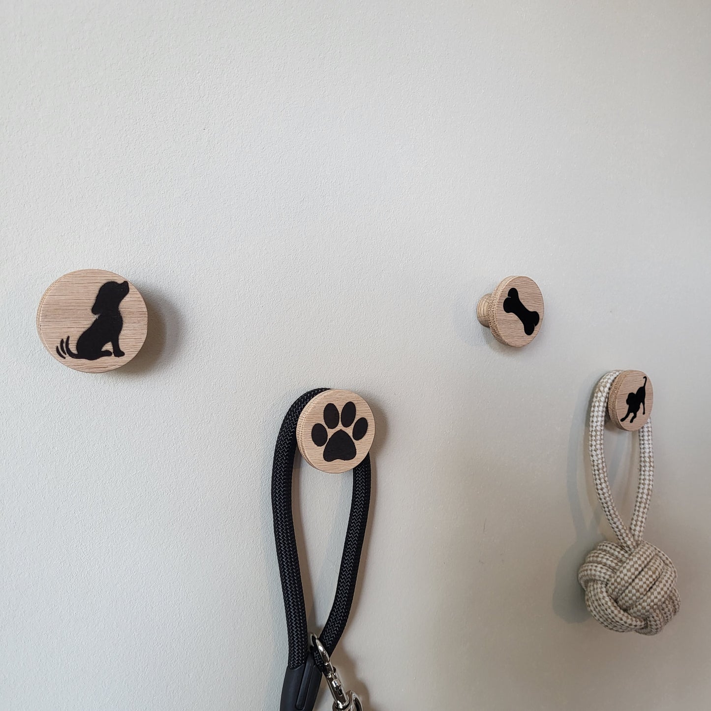 Hunde Wandhaken / Hundegarderobe / Leinenhalter aus massivem Eichenholz