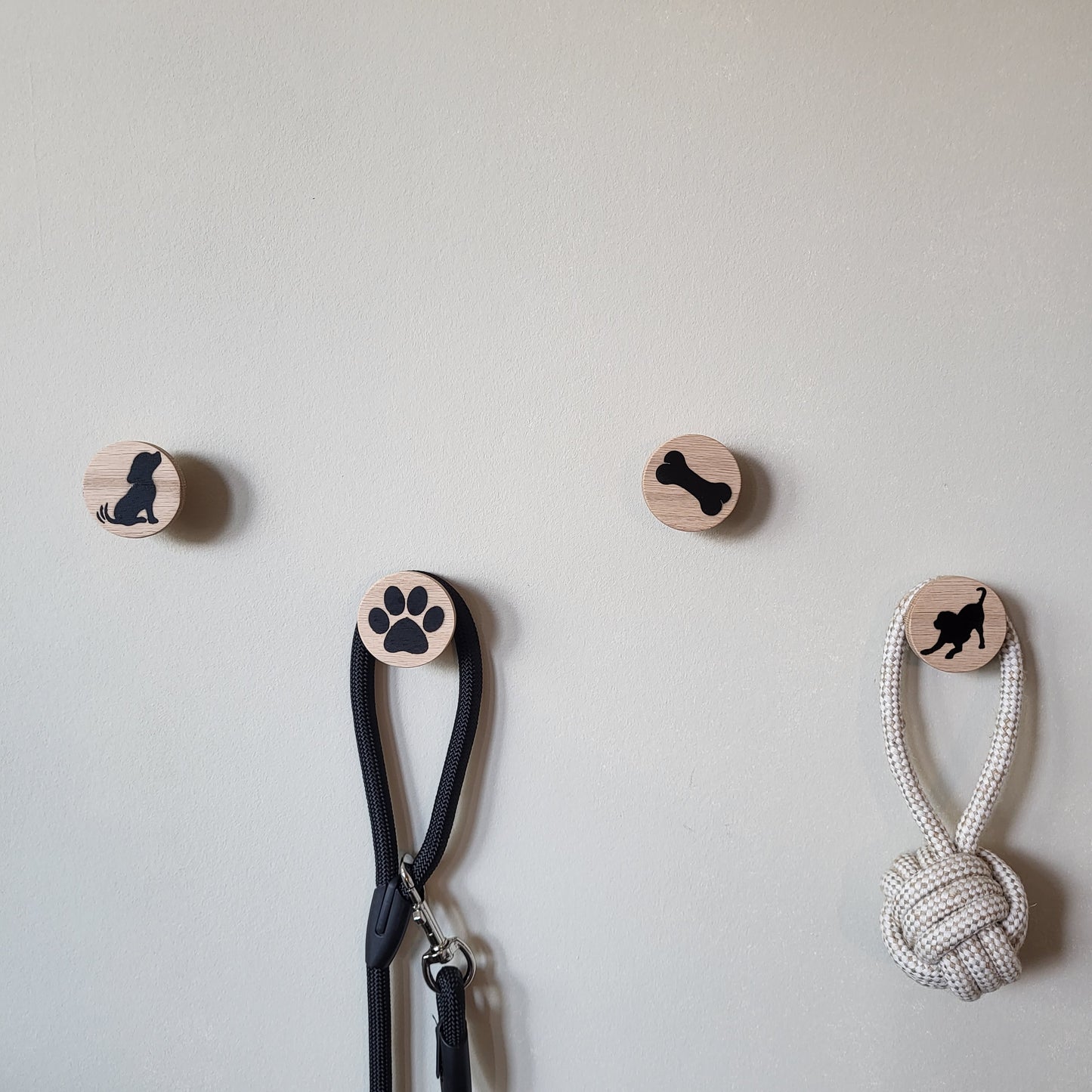 Hunde Wandhaken / Hundegarderobe / Leinenhalter aus massivem Eichenholz