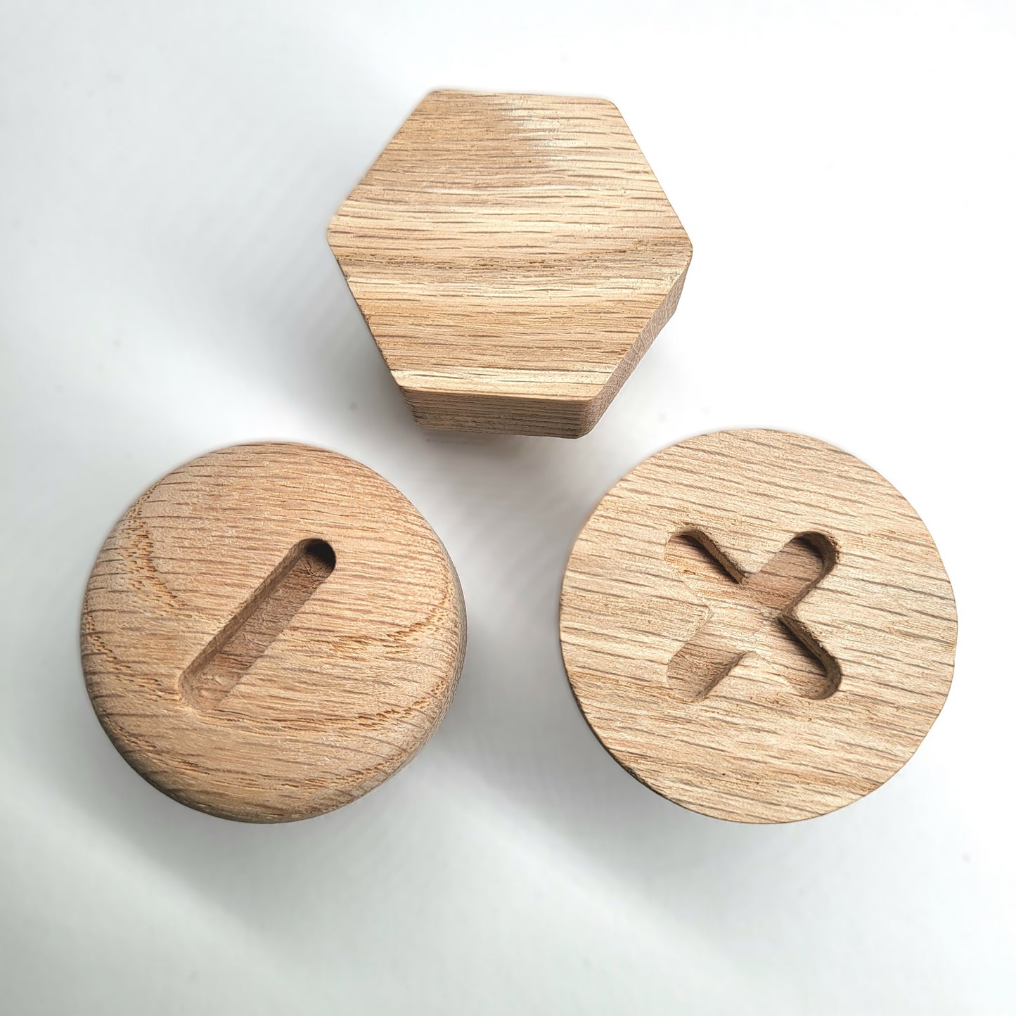 Wall Hooks 'Screws' Made of Oak Wood