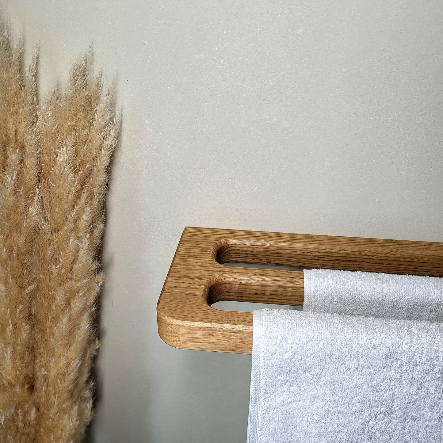 Minimalistischer großer Doppel-Handtuchhalter aus massivem Eichenholz