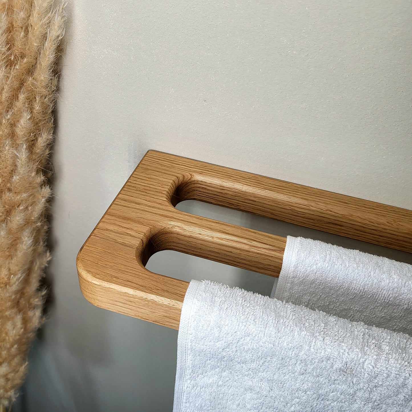 Minimalistischer großer Doppel-Handtuchhalter aus massivem Eichenholz