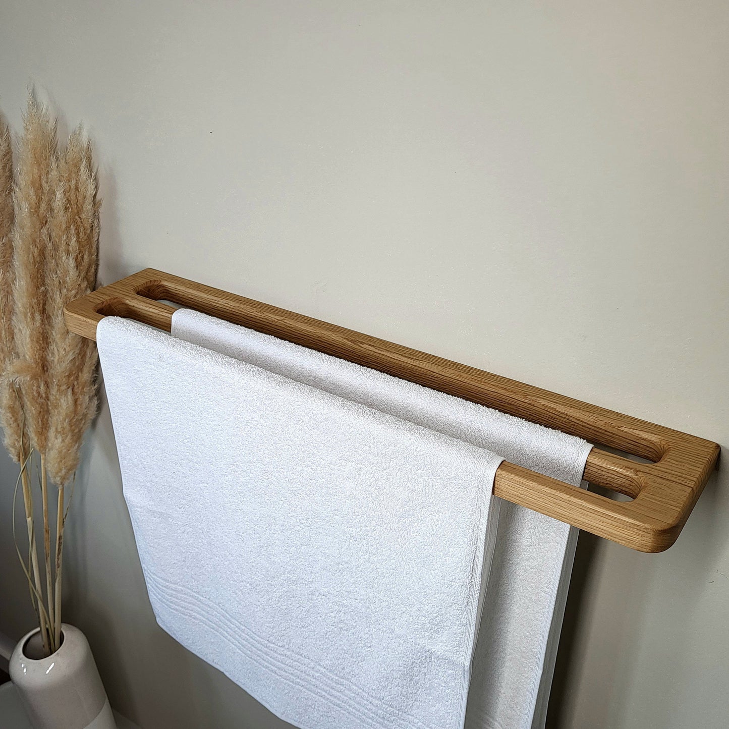 Minimalistischer großer Doppel-Handtuchhalter aus massivem Eichenholz