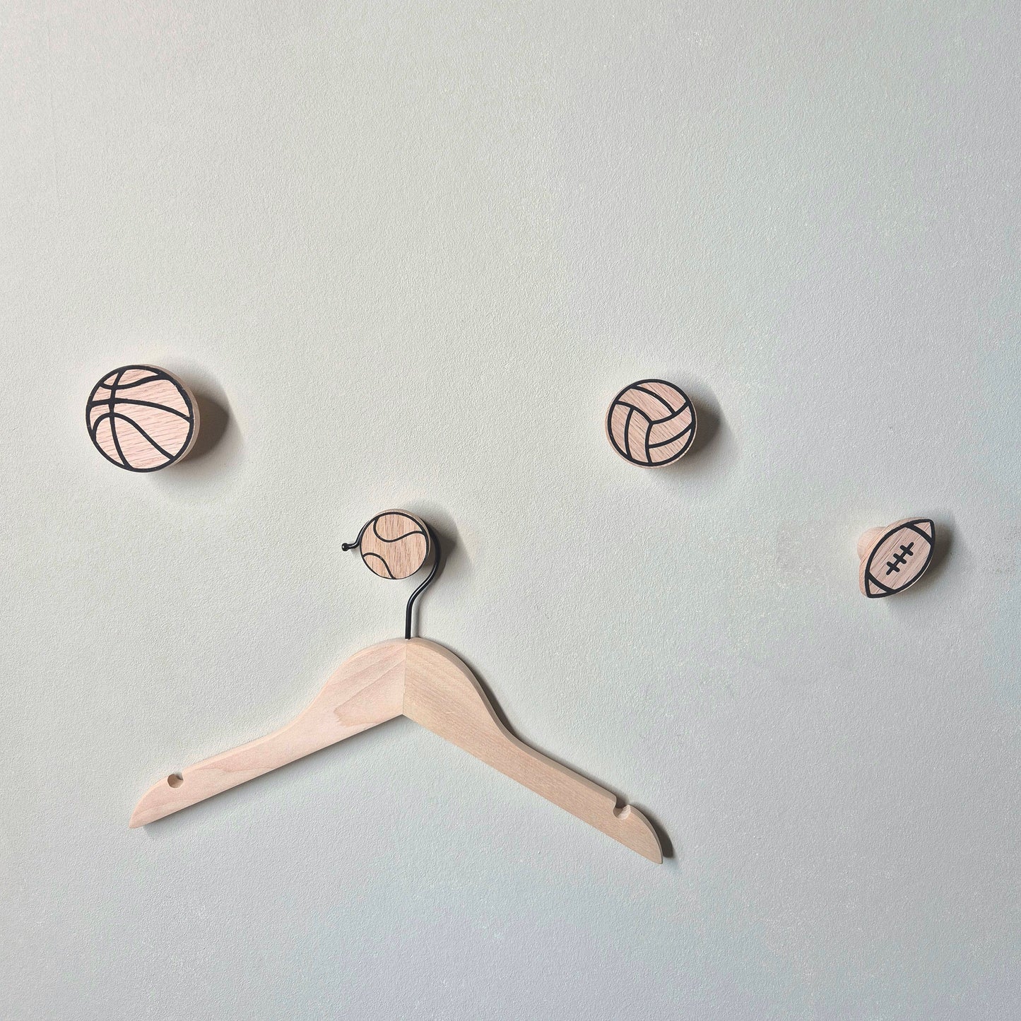 Wandhaken "Ballsport" aus Eichenholz