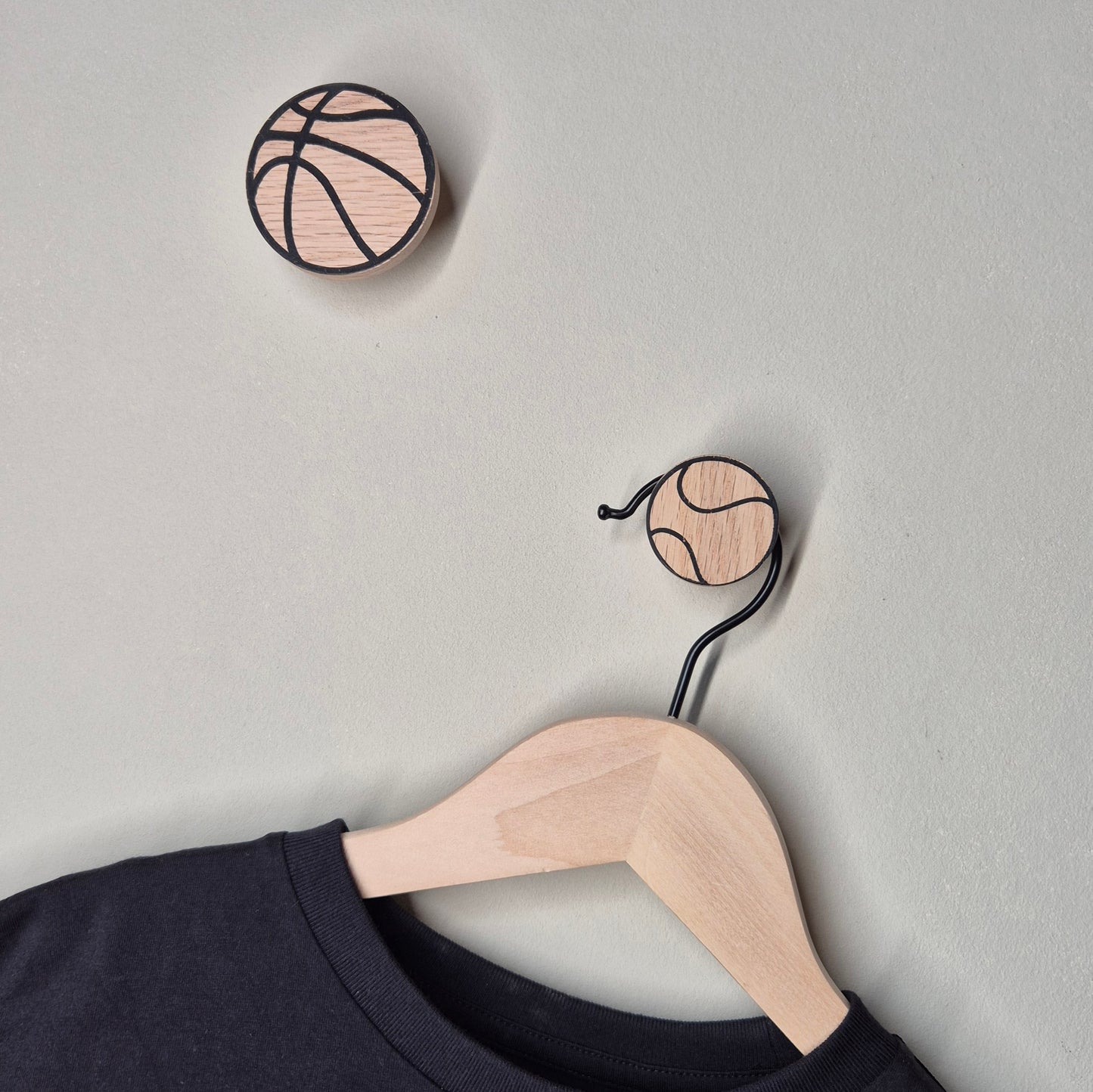 Wandhaken "Ballsport" aus Eichenholz
