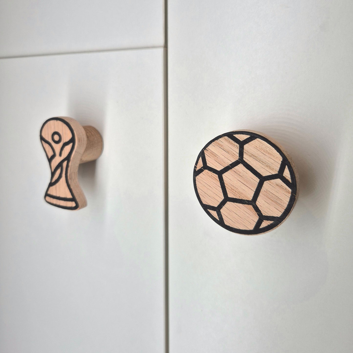 Möbelgriffe "Fußball" aus Eichenholz