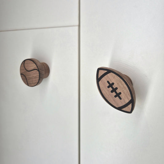 Möbelgriffe "Ballsport" aus Walnussholz