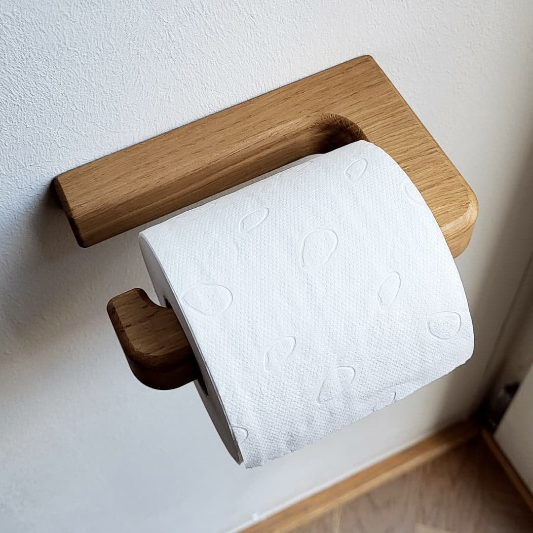 Minimalistischer Toilettenpapierhalter aus massivem Eichenholz