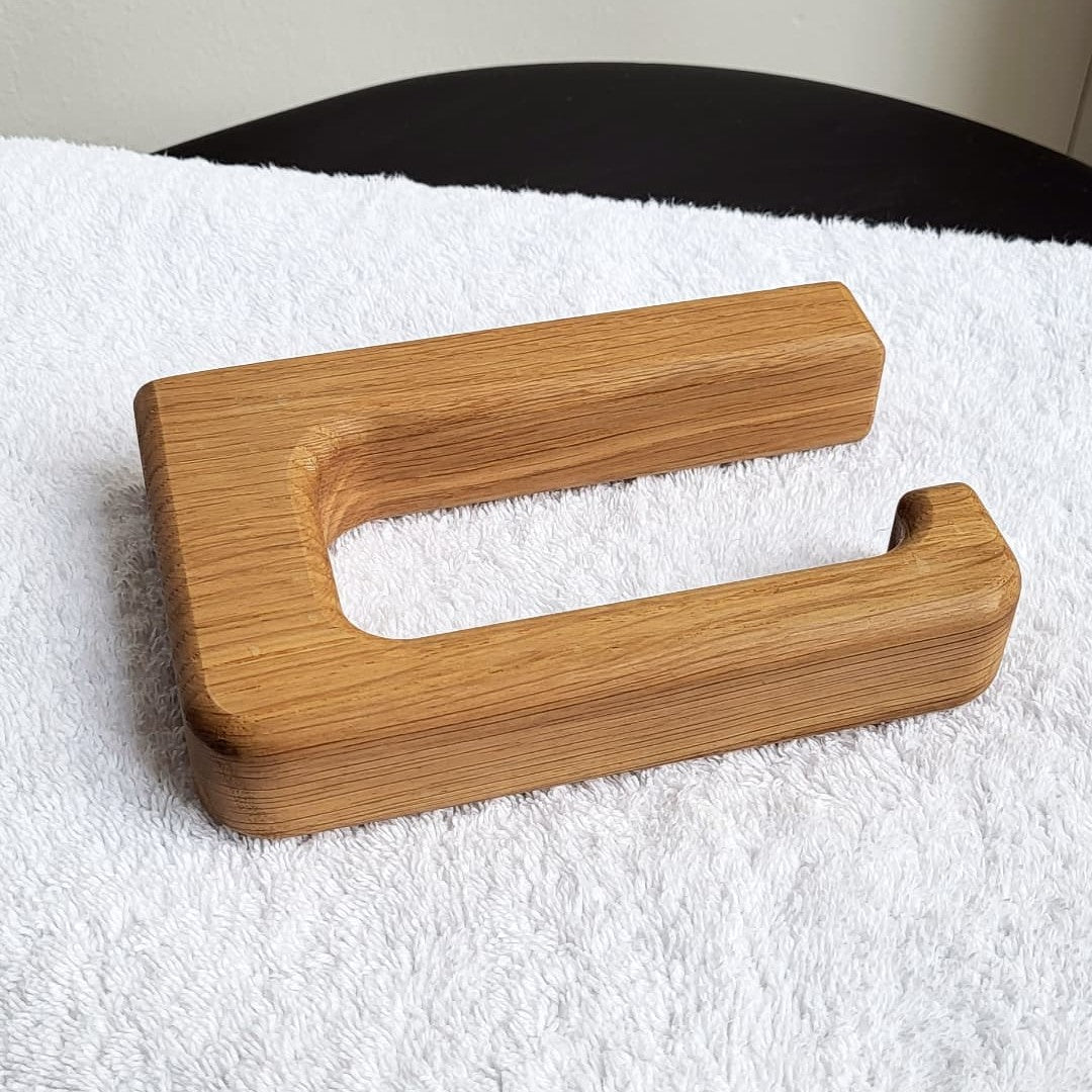 Minimalistischer Toilettenpapierhalter aus massivem Eichenholz