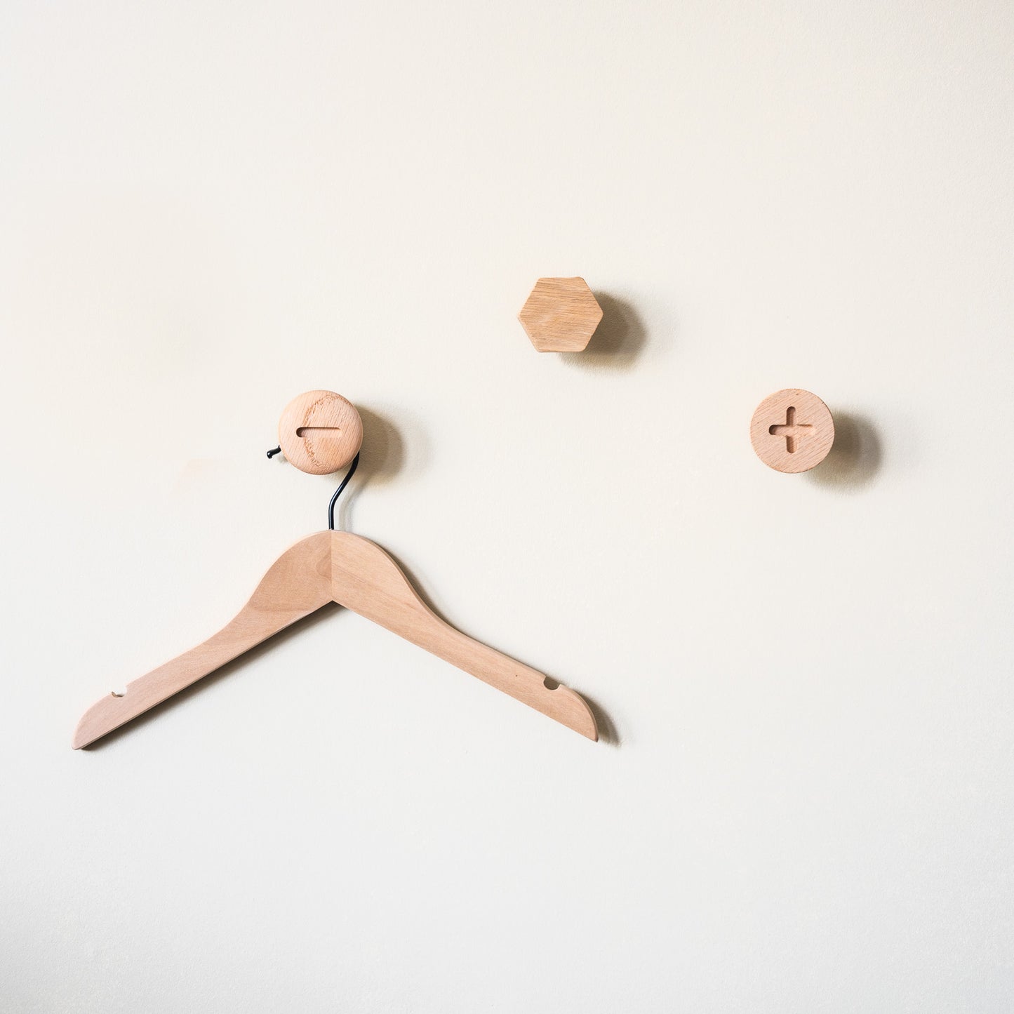 Wall Hooks 'Screws' Made of Oak Wood